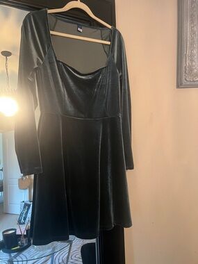 Dark green Velvet Long-Sleeve A-Line Dress